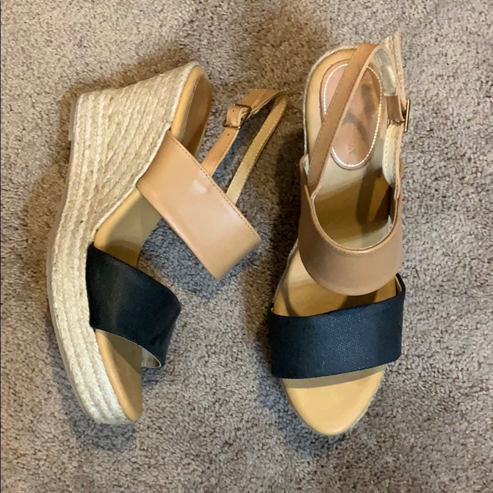 Matt Bernson! Espadrille wedges. Black and Tan